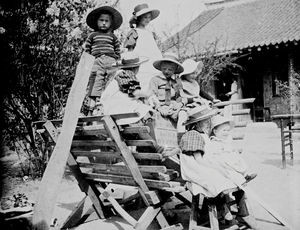 Childremn of missionaires in China, Dongbei, about 1910