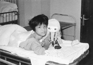 Taiwan 7th October 1973. C' hen Li-ping with her cast applications at the Children's Hospital