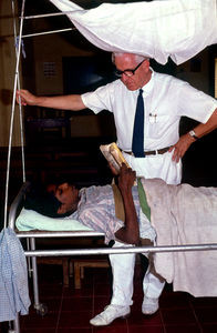 Dr. Johs. Frimodt-Møller is attending a tuberculosis patient at Arogyavaram Sanatorium, South I