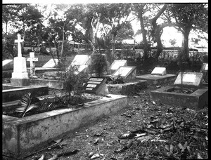 Churchyard, Akropong