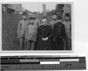 Maryknoll Father with class in Changpu, Meixien, China, ca. 1930