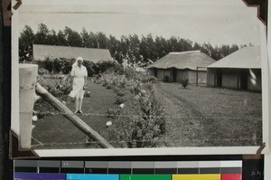 Martha Palm outside the hospital, Mahlabatini, South Africa, (s.d.)