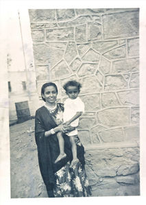 Shofiga med Ahmad som lille. Ahmad blev døbt 1952, hedder nu Emil Mustafa. Foto anvendt 1952