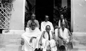 De fire fra Udajanachi, Kallakurichi, der døbtes 1.august 1926 sammen med to evangelister. Se D.M.S.bladet 1926, nr.37