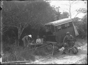 Mr and Mrs Lenoir on a journey, Mozambique, ca. 1901-1907