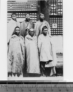 Lo-Lo chieftains held as prisoners, Leshan, Sichuan, China, ca.1915-1925