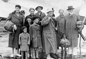 Missionaries from Manchuria, China. Returned after 2 World War. From left: Helen Madsen, Anna B