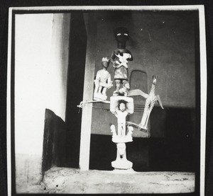 Abeokuta - sculpture on the King's Palace