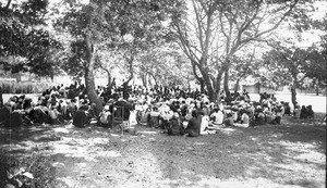 Blue Cross meeting, Manjacaze, Mozambique, ca. 1930-1933