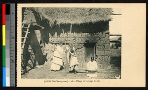 Women pounding rice in a mortar, Madagascar, ca.1920-1940