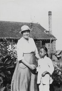 Helen Madsen and a small blind girl, Su Tjing from the Blind School in Moukden, 1921