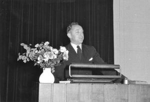 Dansk Santalmissions Landsmøde på Liselund, Slagelse, 1971. Formand, pastor Axel Thormann på talerstolen