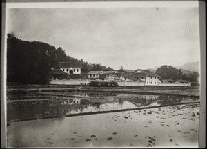 Mission station Hokschuwan seen from the south-west, in the foreground rice fields, on the left, partly concealed, the house for Europeans, above, the chapel