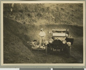 Roadside picnic, Eastern province, Kenya, ca.1924