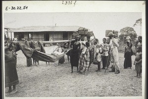 Ankunft der Geschw. Chapuis v. Bombe in Nyasoso, Kamerun