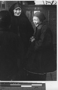 Maryknoll sister and an older woman at Fushun, China, 1939