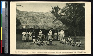 Missionary sisters with their female students, Benin, ca. 1900-1930