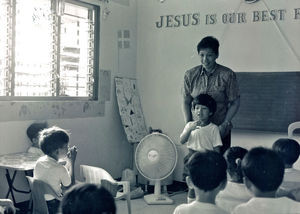 Mrs. Aurora Big-asan teaching preschool children in Tondo, a slum area of Manila, January 1993