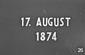 Missionens historie på Madagaskar. De nyankomne missionærer skulle på denne dag, 17. august 1874, vælge den vej, deres videre missions-arbejde skulle tage. Missionær Egenes bad på dagen en bøn om at træffe det rette valg. Lysbilledserie nr. 392, 26