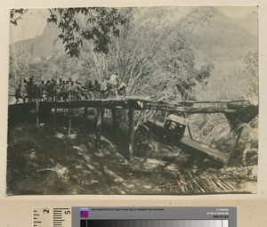 Retrieval of vehicle from collapsed bridge, Mihecani, Mozambique, ca.1925