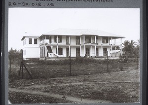 Doctor's house and hospital in Bonaku (Cameroon) not