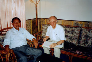 Mission secretary Thomas Batong and Jørgen Nørgaard Pedersen negotiate on the work in Cambodia