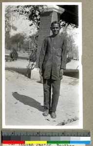 Indian pastor, Brother John Thomas Navitt, Vārānasi , India, ca. 1920