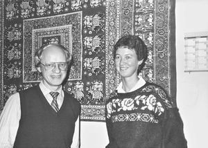 Nurse Elly Søgaard Jensen together with Secretary General Jørgen Nørgaard Pedersen, DSM, 1984