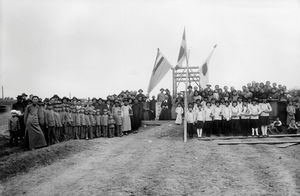 Fra Grundstensnedlæggelse til Kirken i Sweihwafu. Missionær Marius Jensen (Sui Hua). Missionær Niels Buch (Harbin). Anvendt 1937