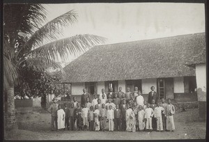 Knabenschule der Basler Mission in Kyebi (Goldk)