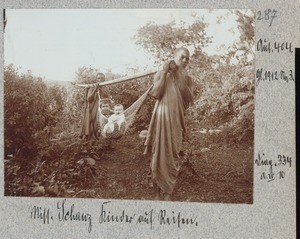 Missionary Schanz' children traveling, Tanzania, ca.1901-1912