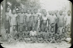 Male group with Congo Balolo Mission missionary, ca. 1920-1930