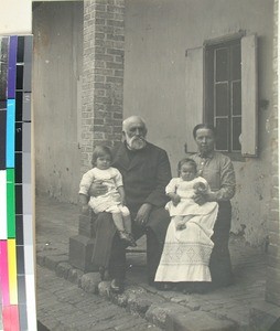 Mette and Anders Rustad together with Hodnelands two small girls, Antsirabe, Madagascar, ca.1915