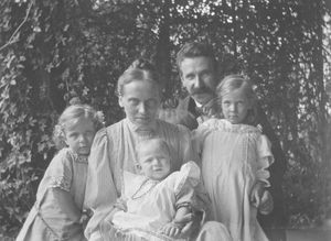 Missionary Villiam Carl Lauritz Nielsen and Emilie Nielsen née Møller with Ellen, Karen and Ing