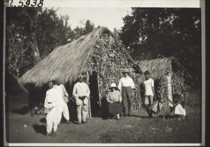 A hut made of branches and leaves in Subramanja