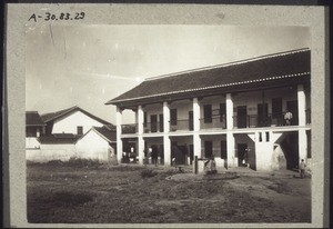 Secondary school in Honyen