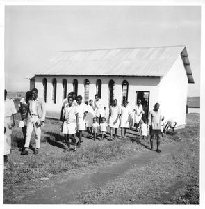 ELCT, Kagera-regionen, Tanzania. Foran kapellet, Nyakahanga Hospital. (Anvendt i: Dansk Missionsblad nr 18/1964 og DMS Årbog 1966)