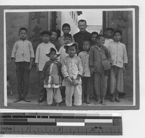 Fr. Paulhus with children at Yangjiang, China, 1924