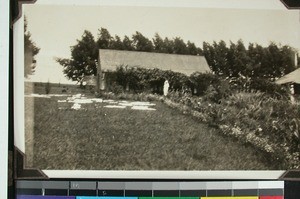 Martha Palm outside the hospital, Mahlabatini, South Africa, (s.d.)