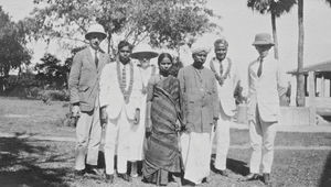 Arcot, South India, 1925. From left to right: Missionary Knud Lange, Dr. John Lazarus, Sister I