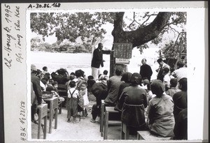 Herr Zog beim Evangelisieren (Hinterland v. Hongkong)