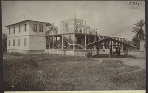 Building the doctor's house in Bonaku 1901. Cameroon