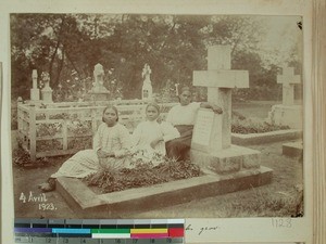 Three Malagasy women sitting by Louise Blom Heimbeck's grave, Antsirabe, Madagascar, 1923