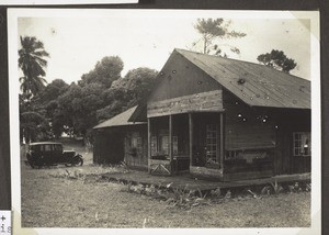 Little m. house and a Morris Minor car