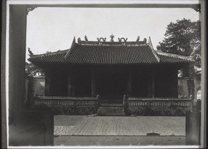 Konfuzius-Tempel. Haupthalle mit dem Altar & Namentafel im Inneren