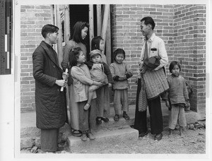 A catechist visits pagans at Cenqi, China, 1948