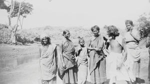 Arcot South India. Local women following us after a village visit (tells Missionary Anna Søndbe