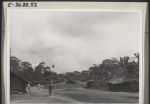 Bakumba, a large Mbonge-village, halfway to Dikume. We have a nice congregation there and usually spend the night there