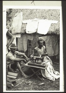 Der afrikan. Schneider auf dem Bali-Markt