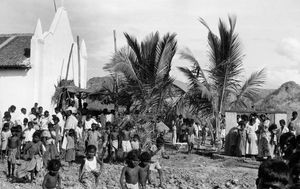 Tirukoilur District, Arcot, South India. The congregation assembled outside Vaipoor Church, 196